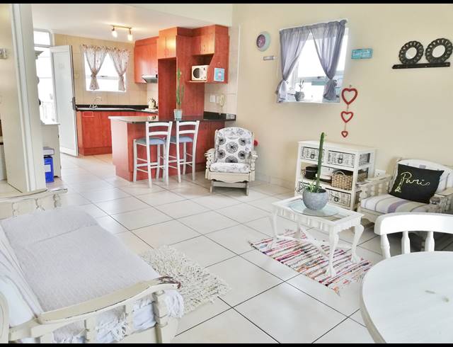 1 BEDROOM APARTMENT FOR SALE IN MUIZENBERG